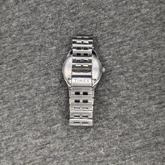 Q Timex GMT 38mm quartz watch (like new) - Picture 2 of 6